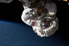 Load image into Gallery viewer, Photo Wallpaper Astronaut in XL