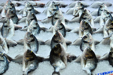 Load image into Gallery viewer, Photo Wallpaper At the fish market