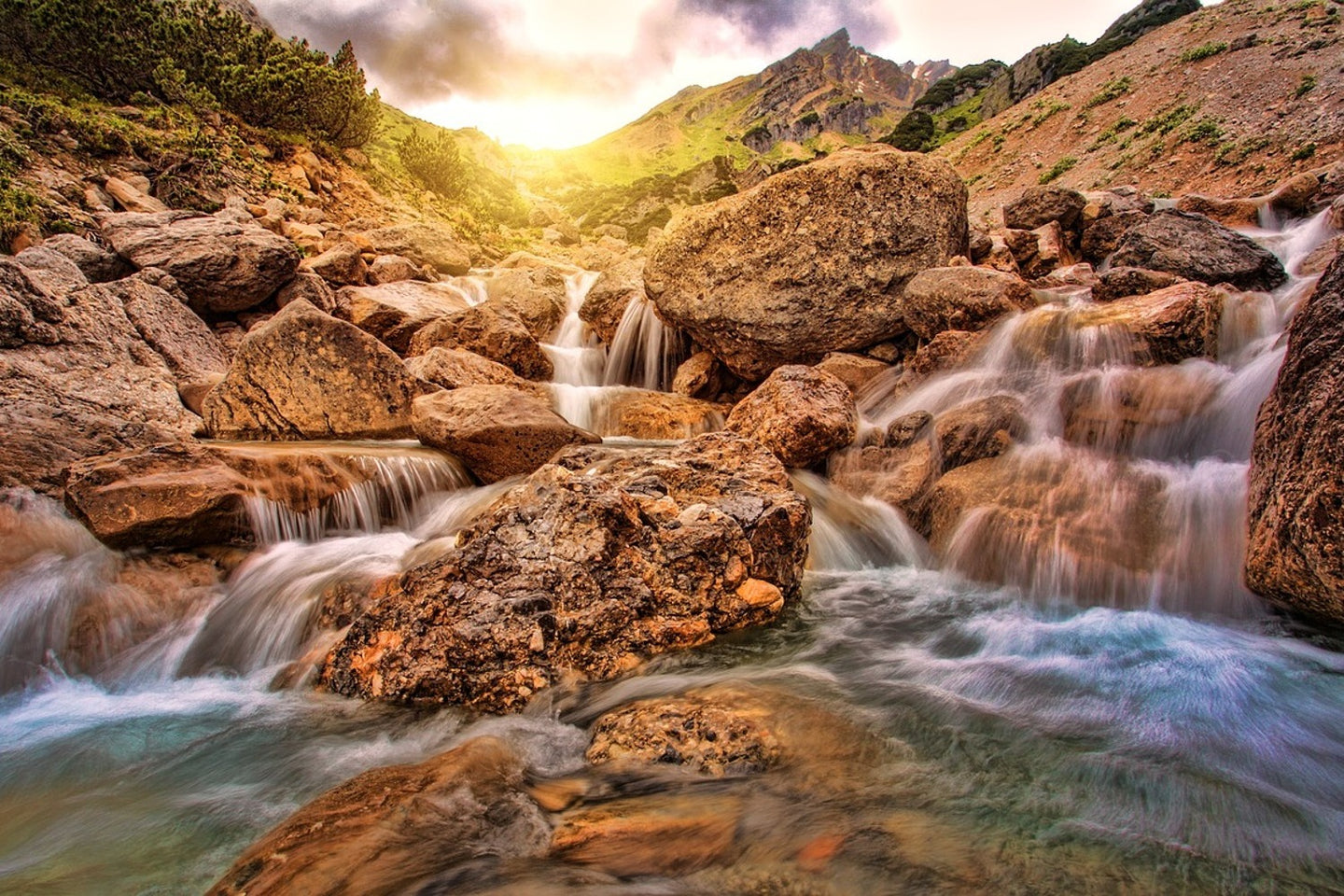 Photo Wallpaper Mountain waters