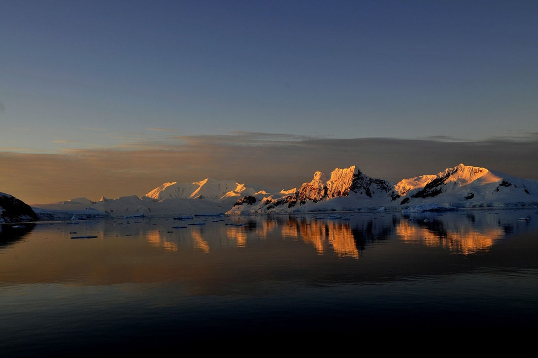 Photo Wallpaper Peaceful Antarctic