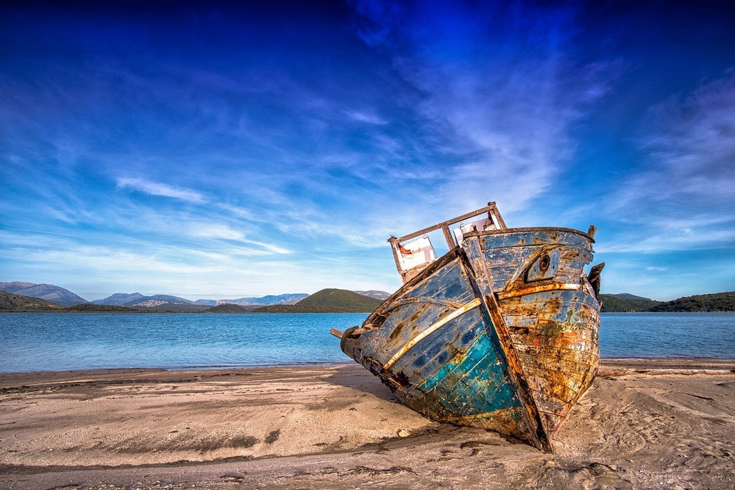 Photo Wallpaper Stranded boat