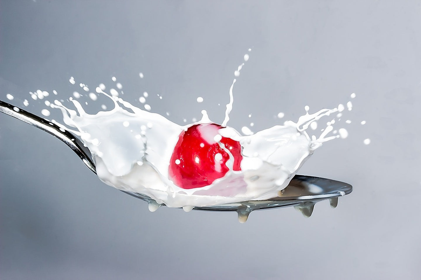 Photo Wallpaper Cherry with milk