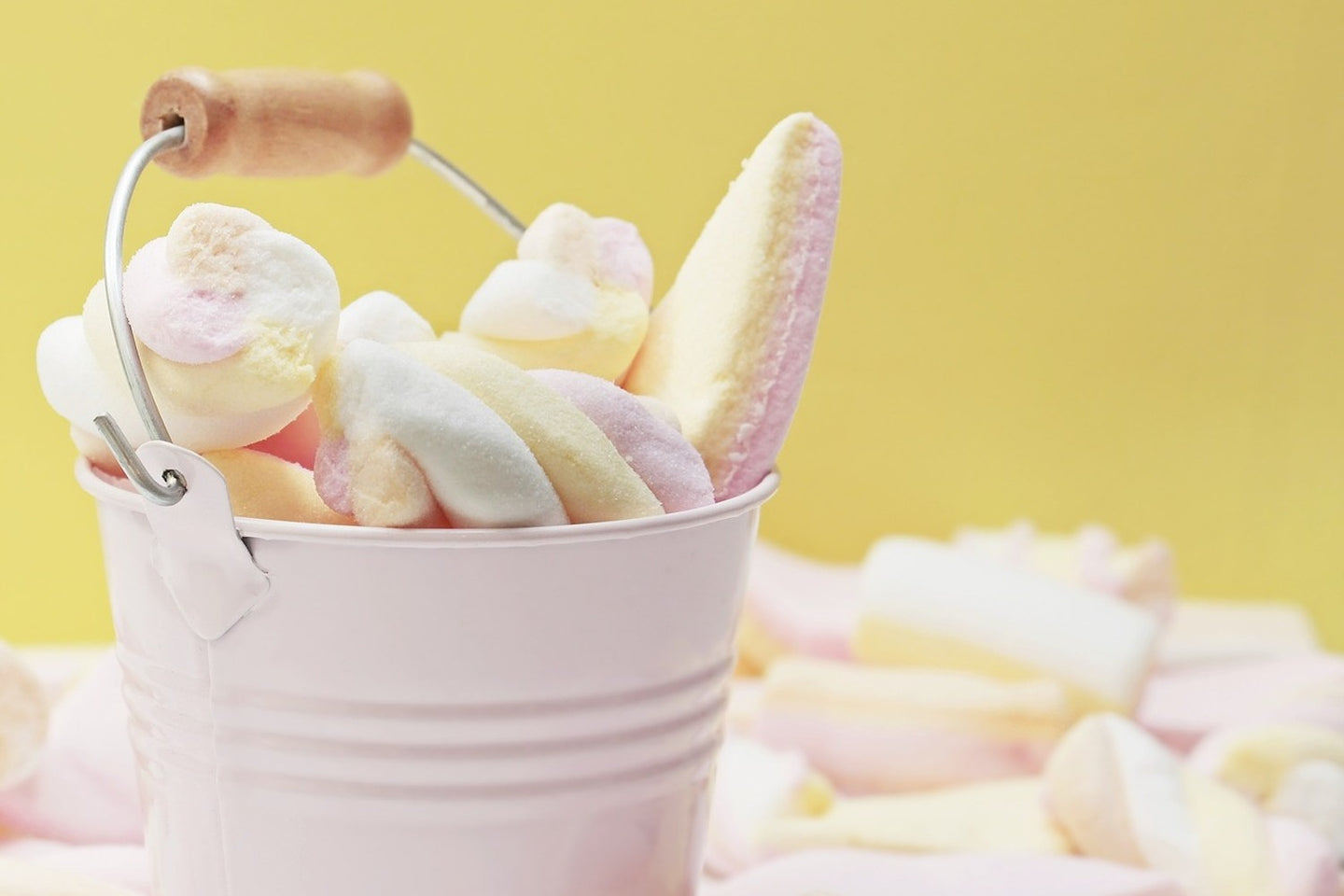 Photo Wallpaper Marshmallow in the bucket
