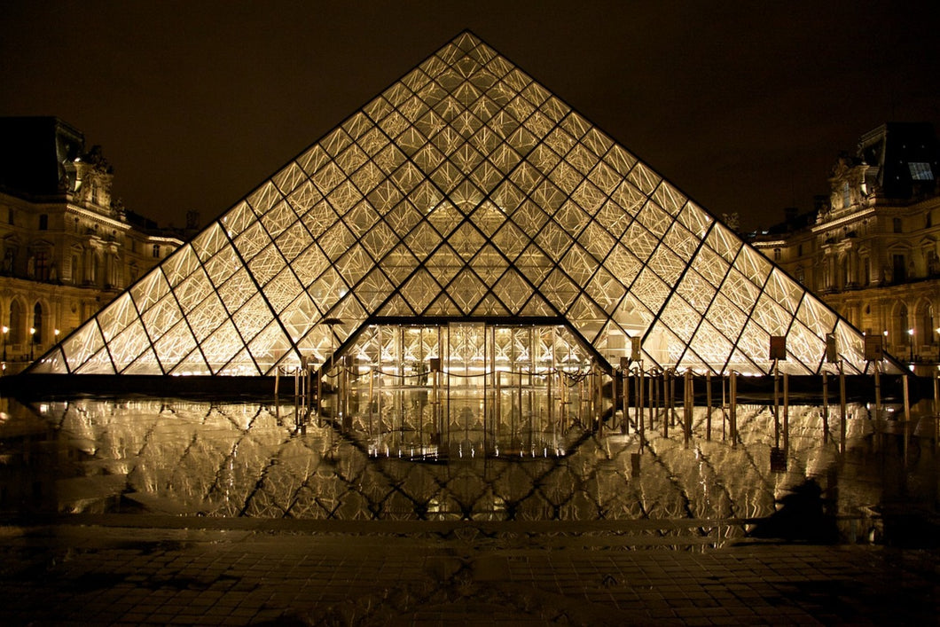 Photo Wallpaper At night at the Louvre