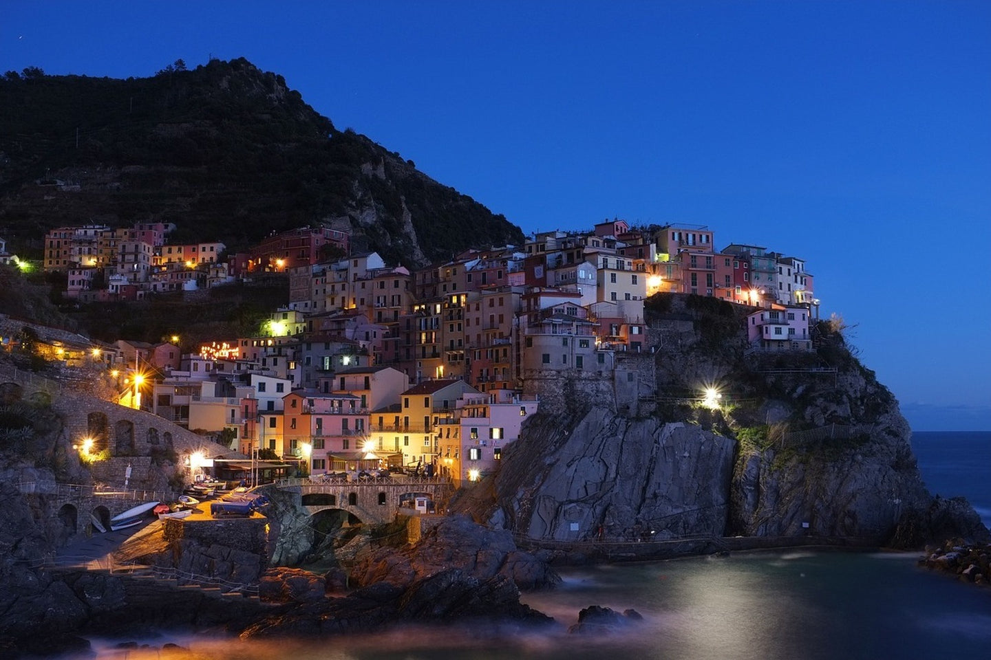 Photo Wallpaper At night in Cinque