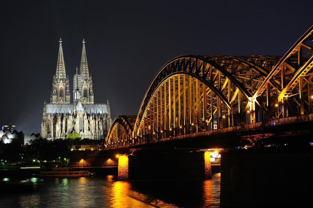 Photo Wallpaper At night in Cologne