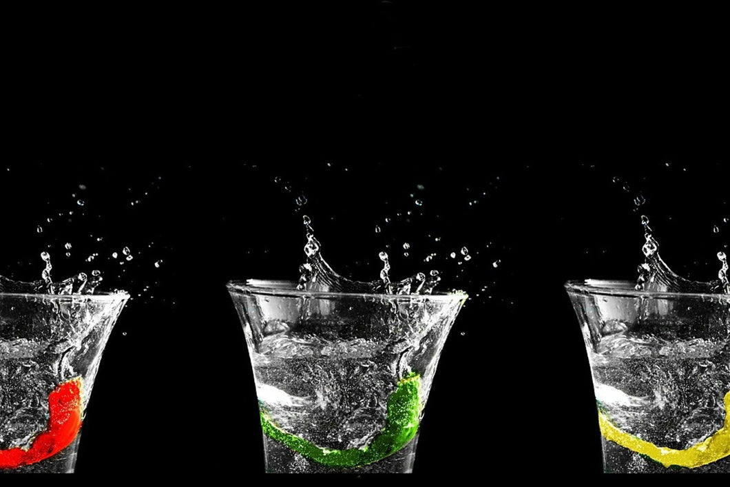 Photo Wallpaper Splashing water glasses